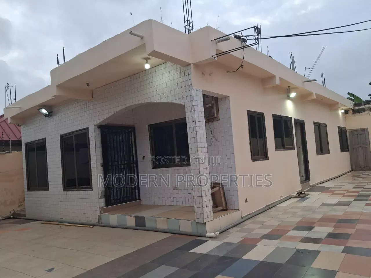 3bdrm House in Modern Properties, New Town for rent