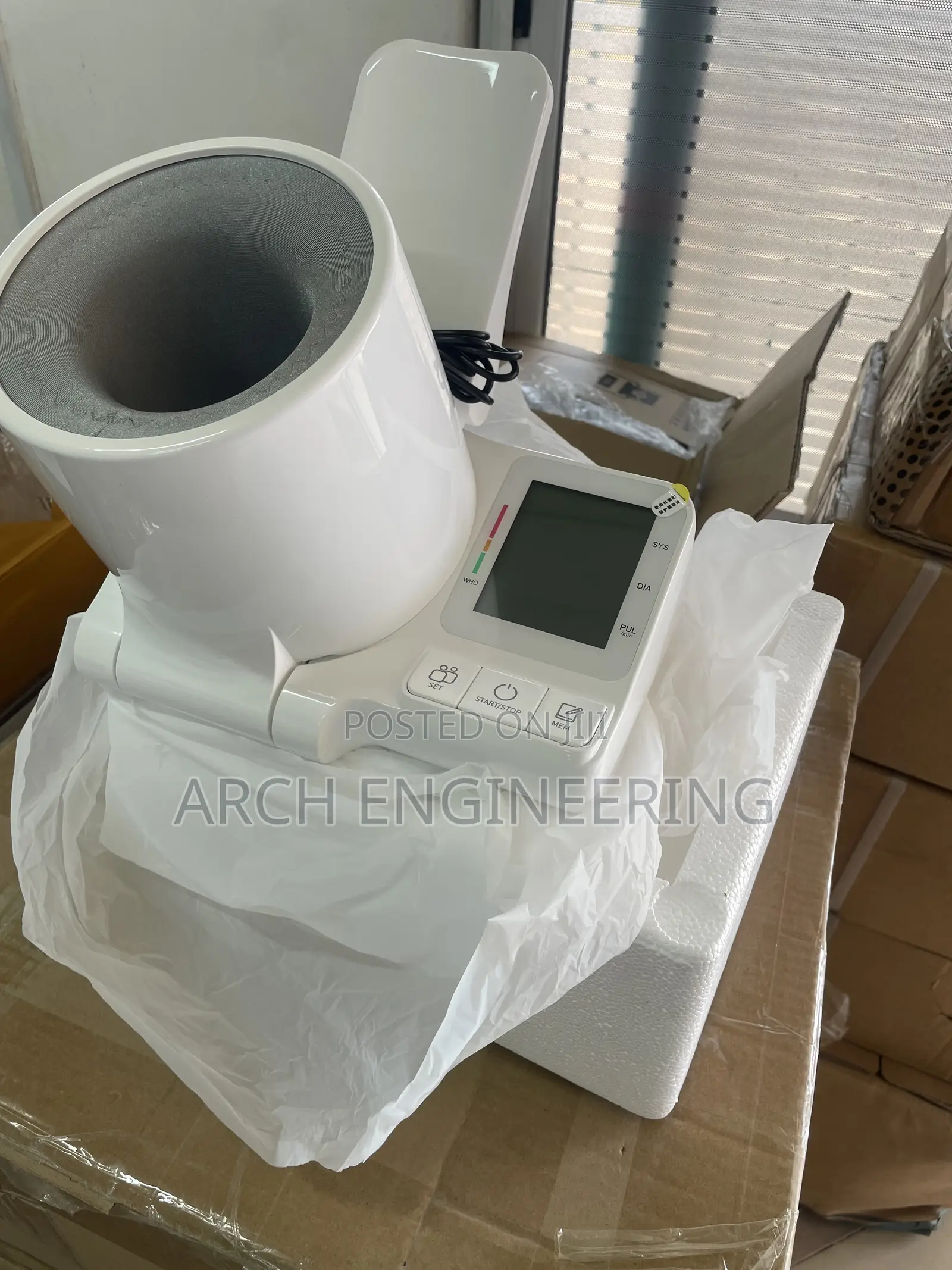 Automatic Blood Pressure Monitor(Arm Cylinder & Voice Broadcast Type)