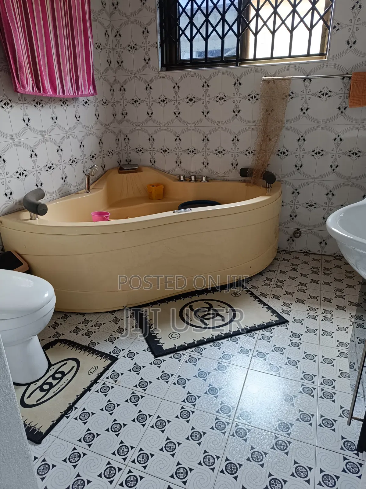 9bdrm House in New Land Estate, Peace Clinic Area for sale
