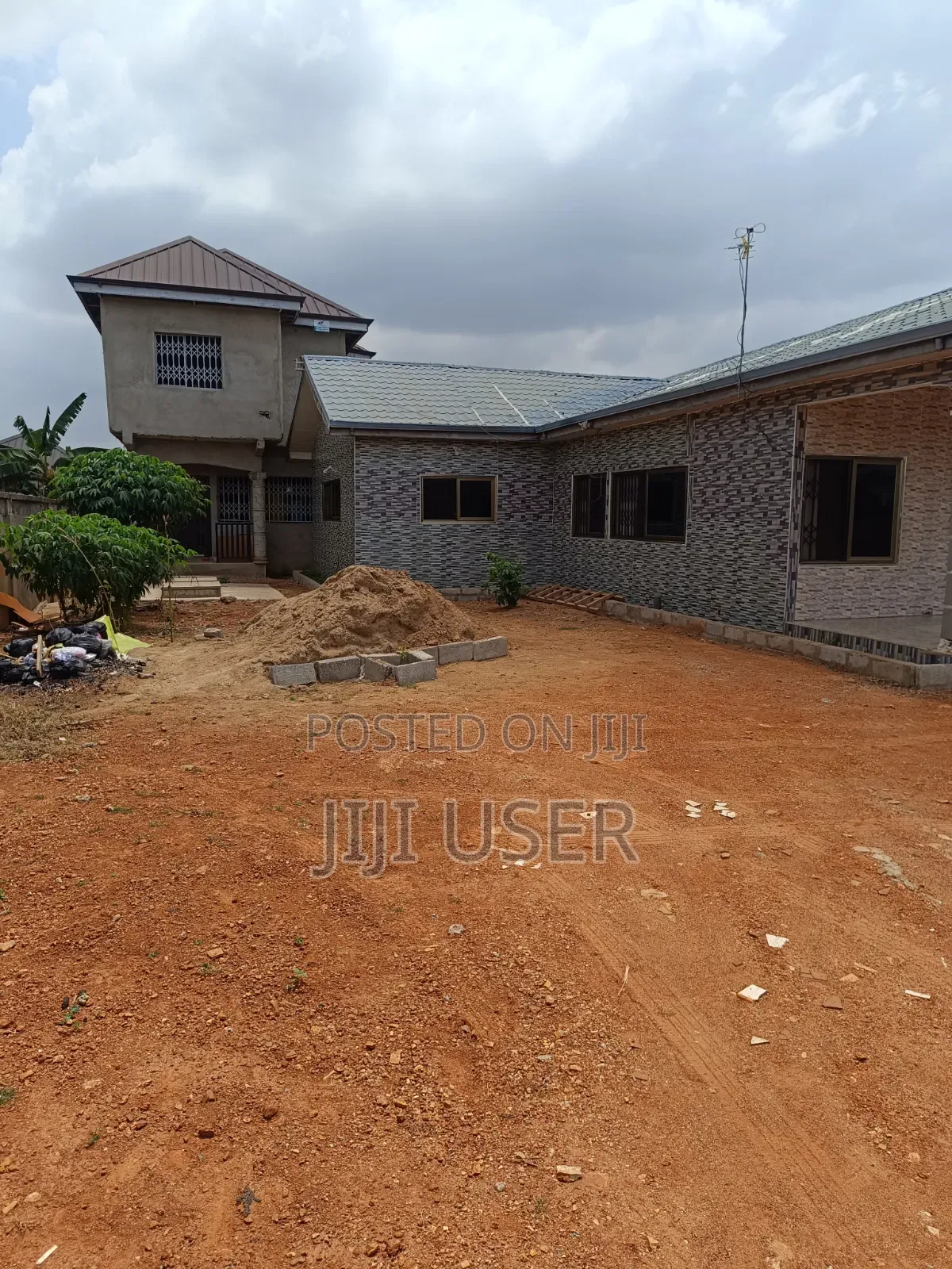 9bdrm House in New Land Estate, Peace Clinic Area for sale
