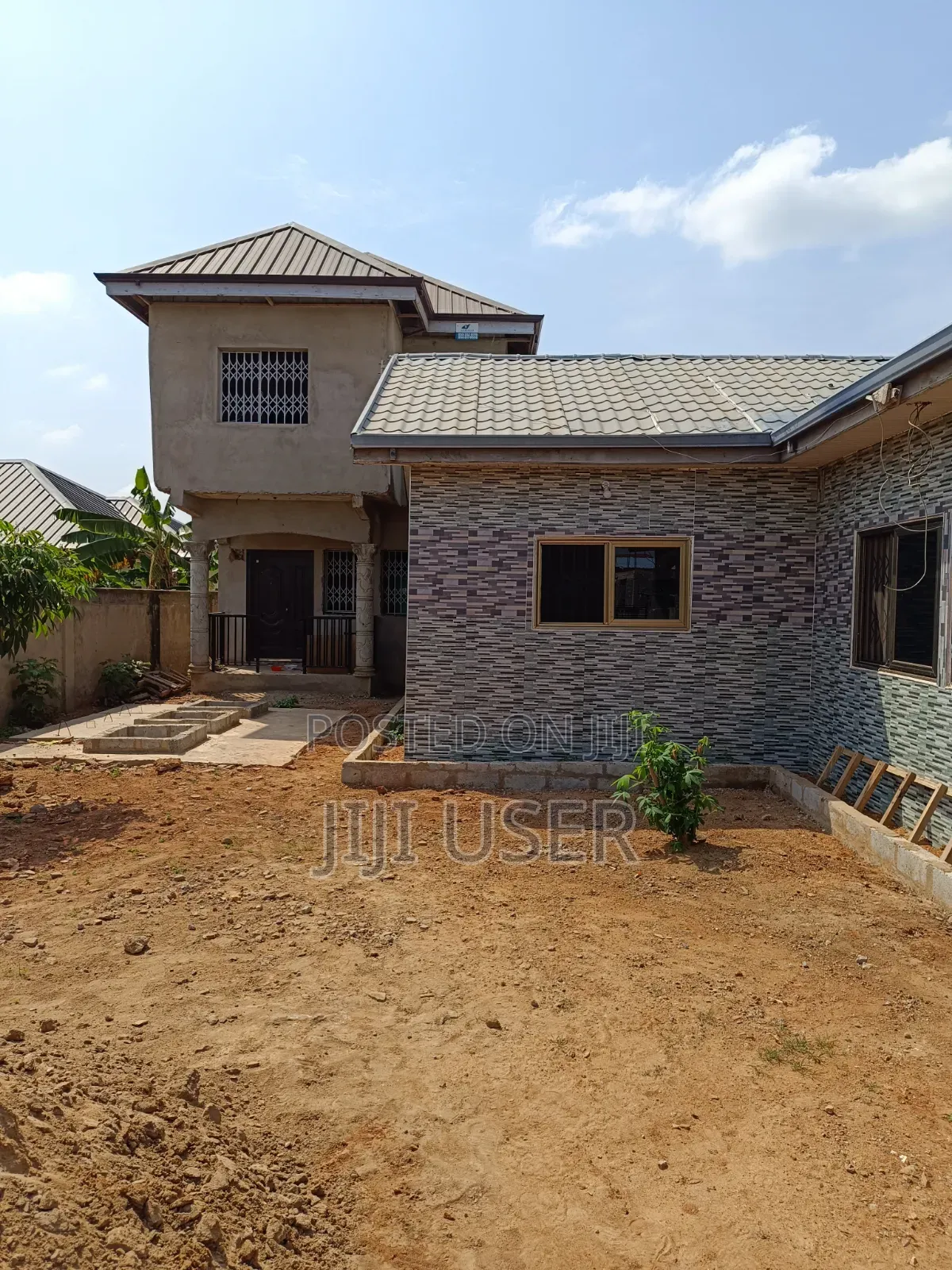 9bdrm House in New Land Estate, Peace Clinic Area for sale