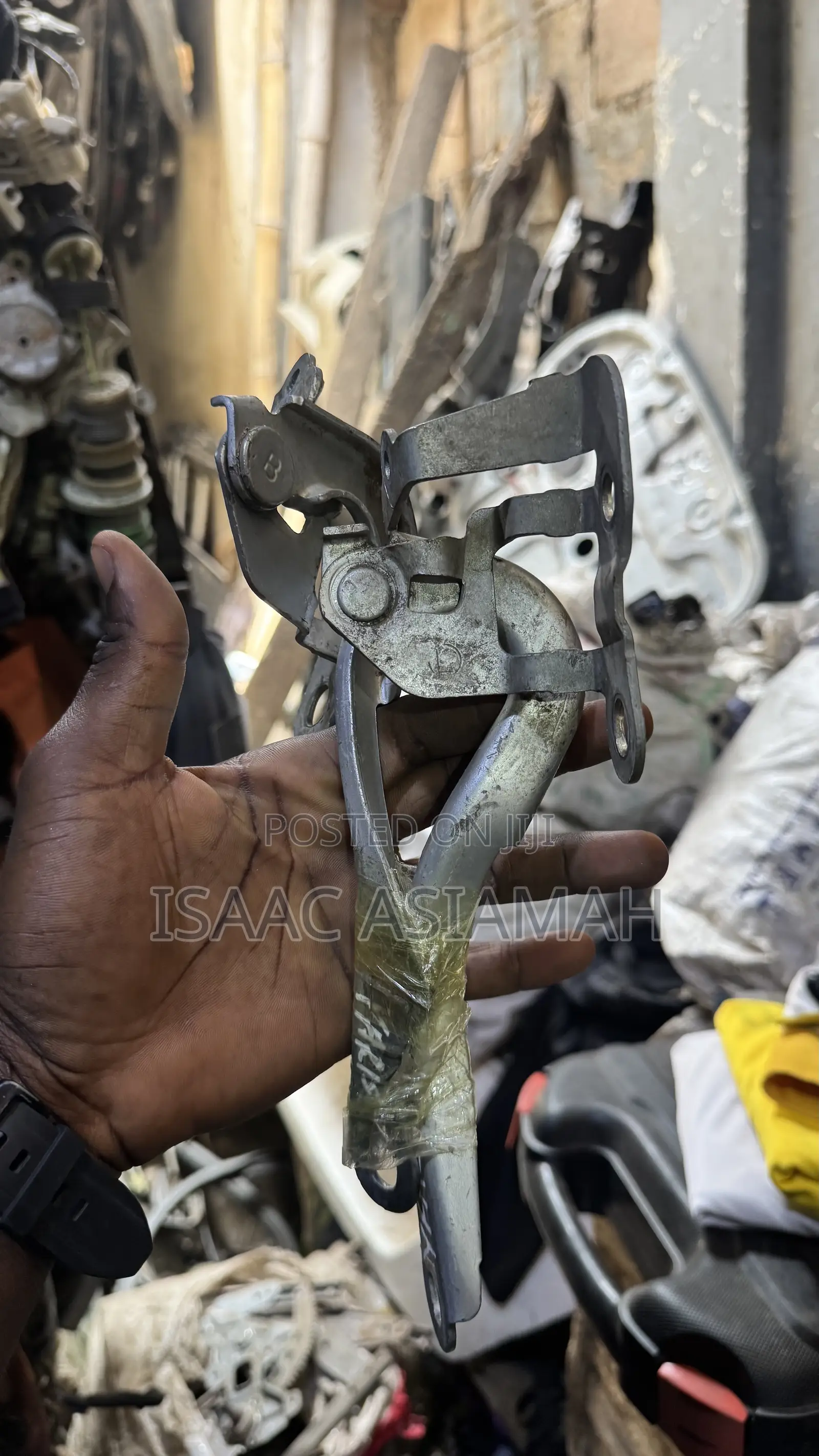 Toyota Vitz 2006,2007,2008,2009,2010,2011 Bonnet Hinge / Inches