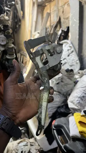 Toyota Vitz 2006,2007,2008,2009,2010,2011 Bonnet Hinge / Inches