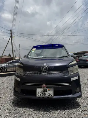 Toyota Voxy V 4WD 8-Seater 2013 Gray