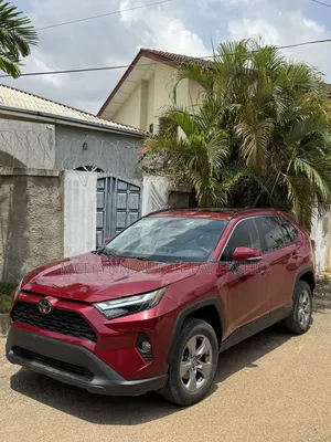 Toyota RAV4 XLE AWD 2024 Red