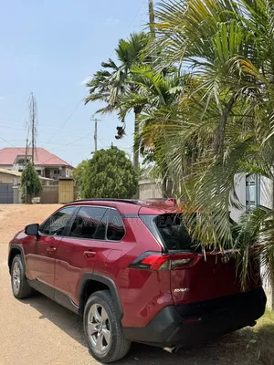Toyota RAV4 XLE AWD 2024 Red
