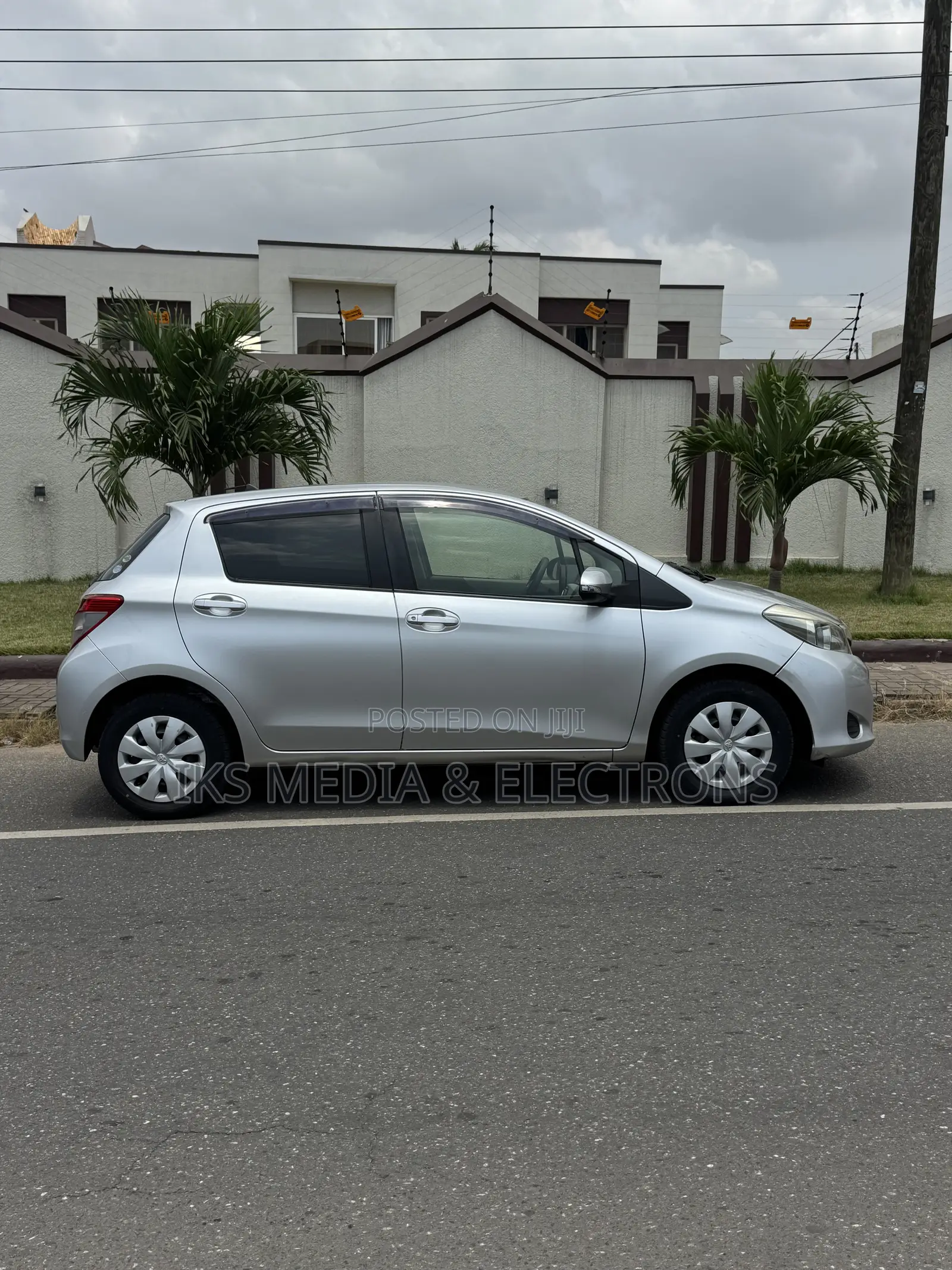 Toyota Vitz 2014 Silver