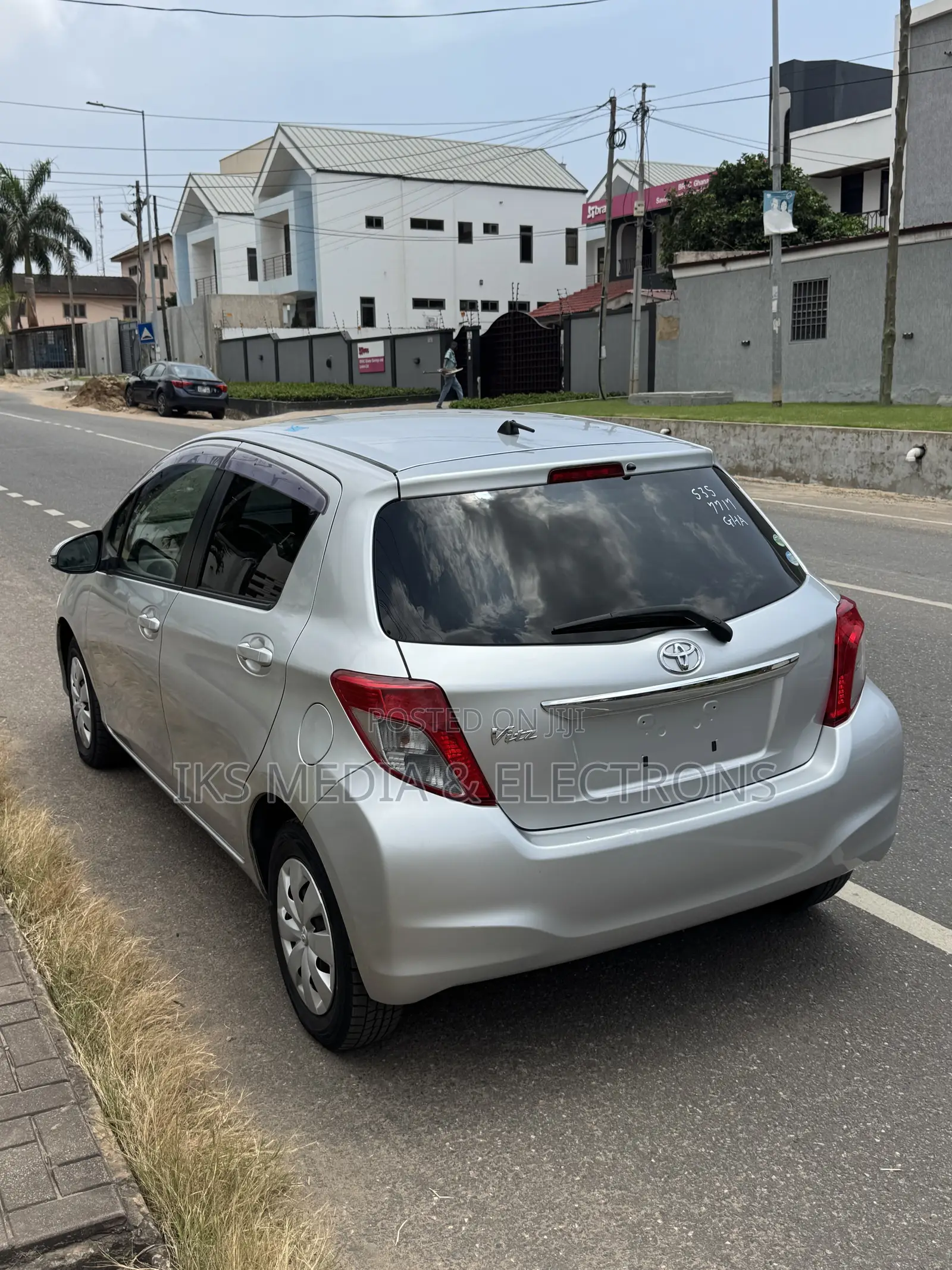Toyota Vitz 2014 Silver