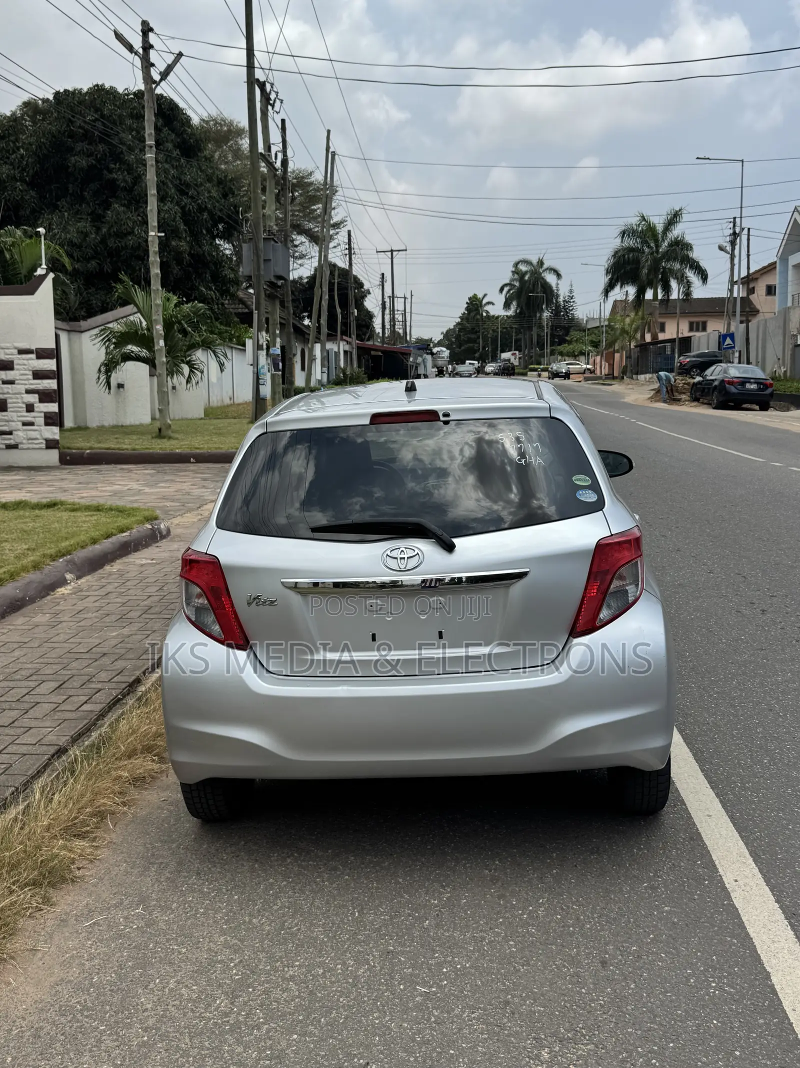 Toyota Vitz 2014 Silver