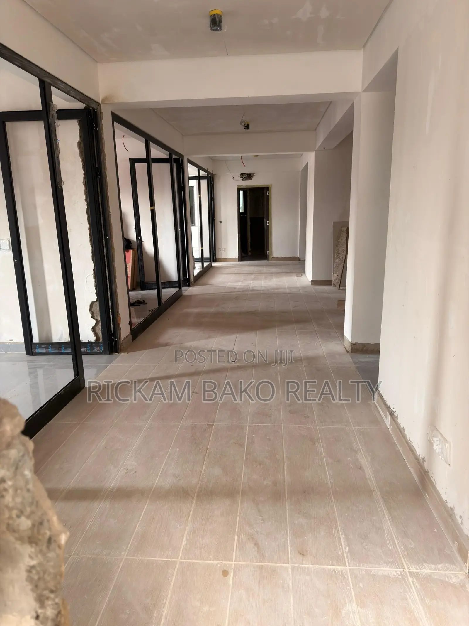 Commercial Spaces Available for Rent in Sakumono Close to the Road.