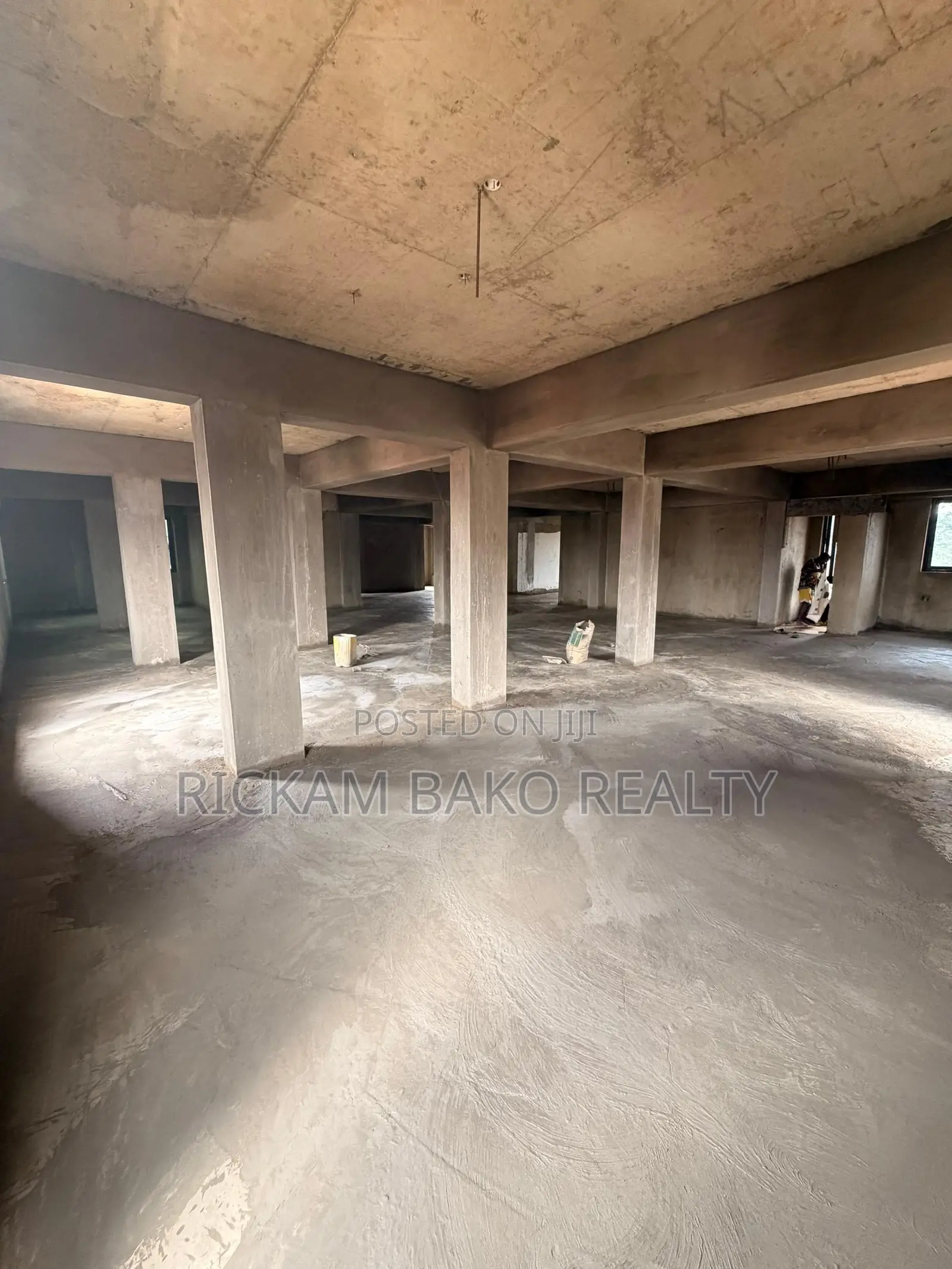 Commercial Spaces Available for Rent in Sakumono Close to the Road.