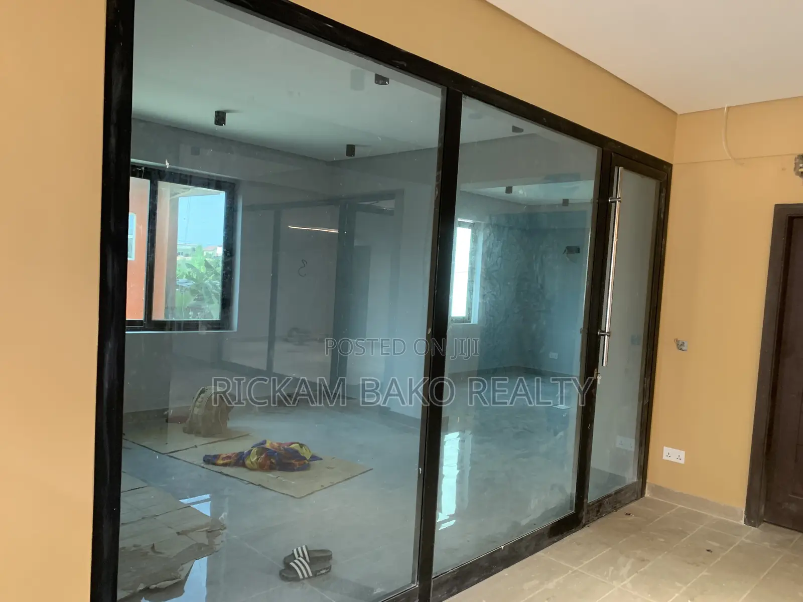 Commercial Spaces Available for Rent in Sakumono Close to the Road.