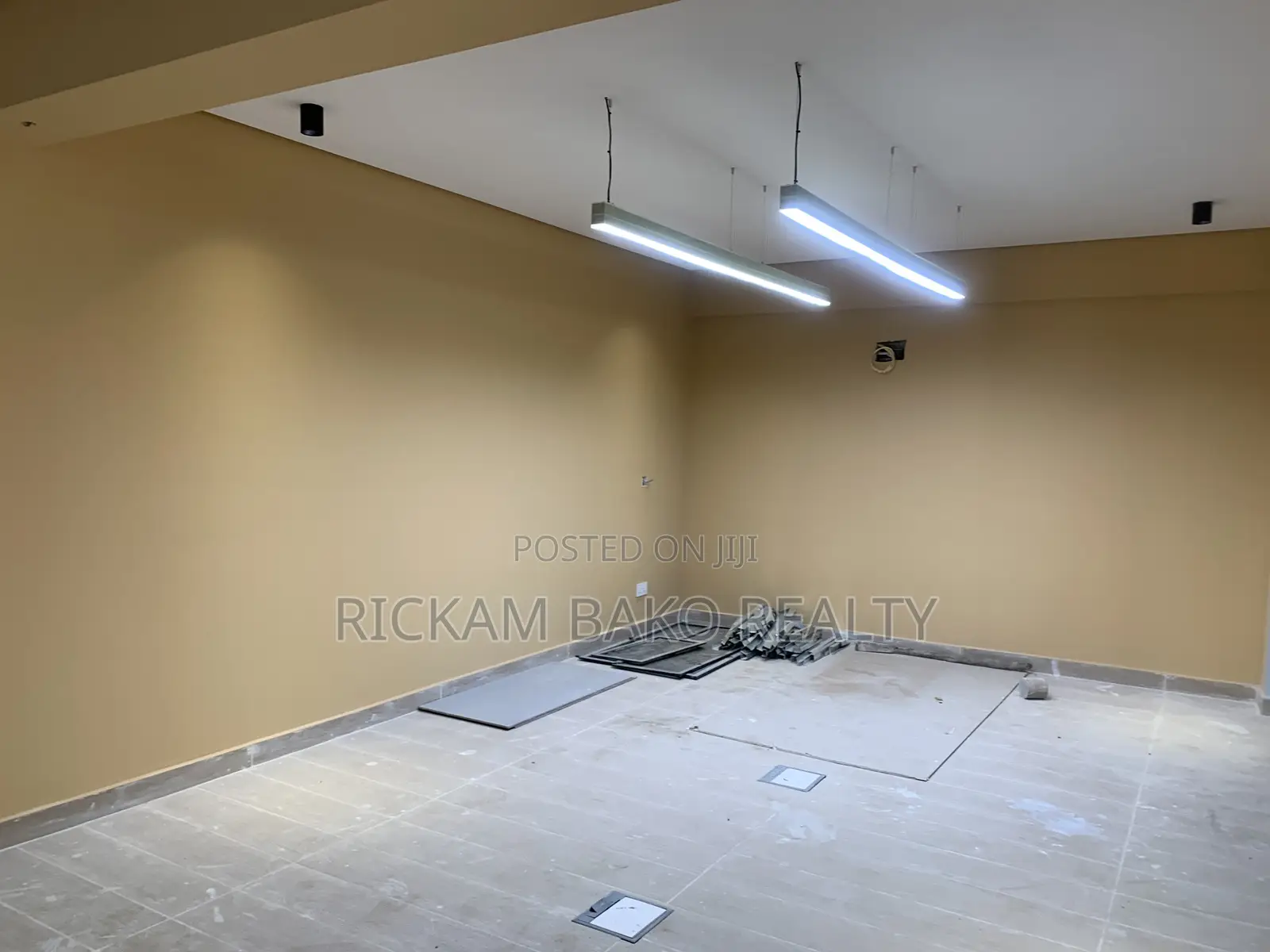 Commercial Spaces Available for Rent in Sakumono Close to the Road.