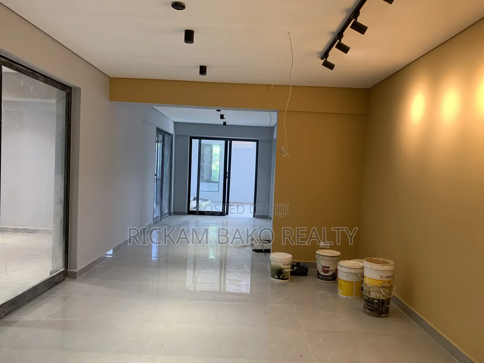 Commercial Spaces Available for Rent in Sakumono Close to the Road.