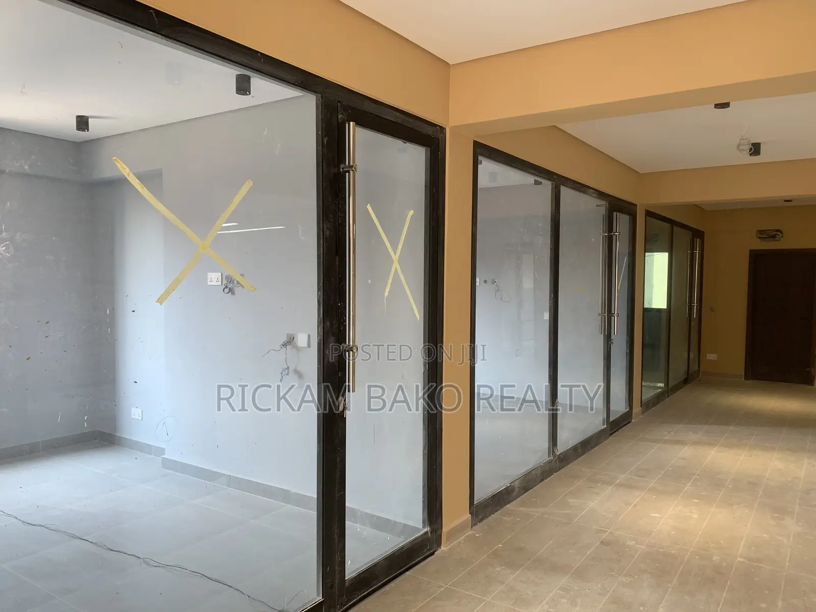 Commercial Spaces Available for Rent in Sakumono Close to the Road.