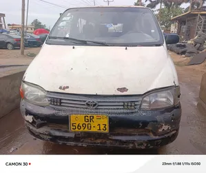 Toyota HiAce 2002 White