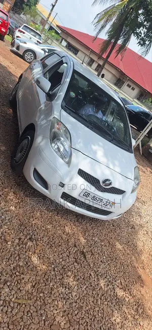 Toyota Vitz 1.3 AWD 3dr 2009 White