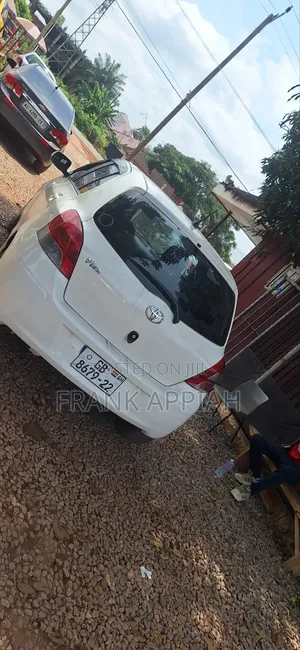 Toyota Vitz 1.3 AWD 3dr 2009 White