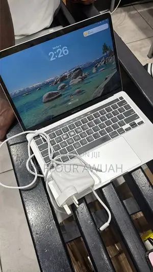 Laptop Apple MacBook Pro 2020 16GB Intel Core i5 SSD 512GB