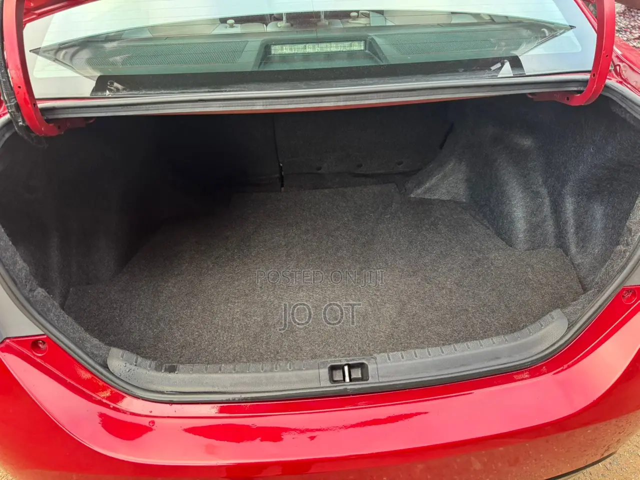 Toyota Corolla LE (1.8L 4cyl 2A) 2019 Red