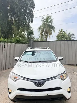 Toyota RAV4 XLE 4dr SUV AWD (2.5L 4cyl 6A) 2018 White
