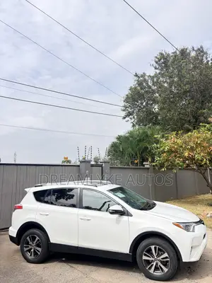 Toyota RAV4 XLE 4dr SUV AWD (2.5L 4cyl 6A) 2018 White