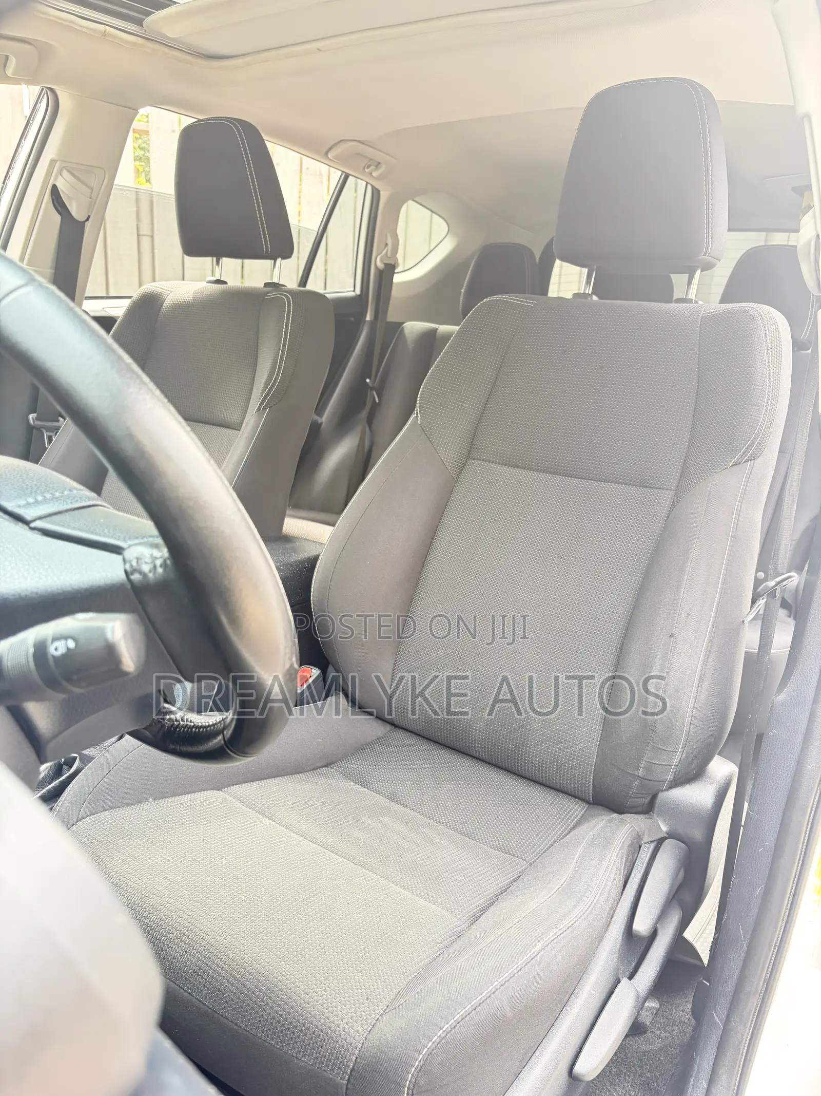 Toyota RAV4 XLE 4dr SUV AWD (2.5L 4cyl 6A) 2018 White