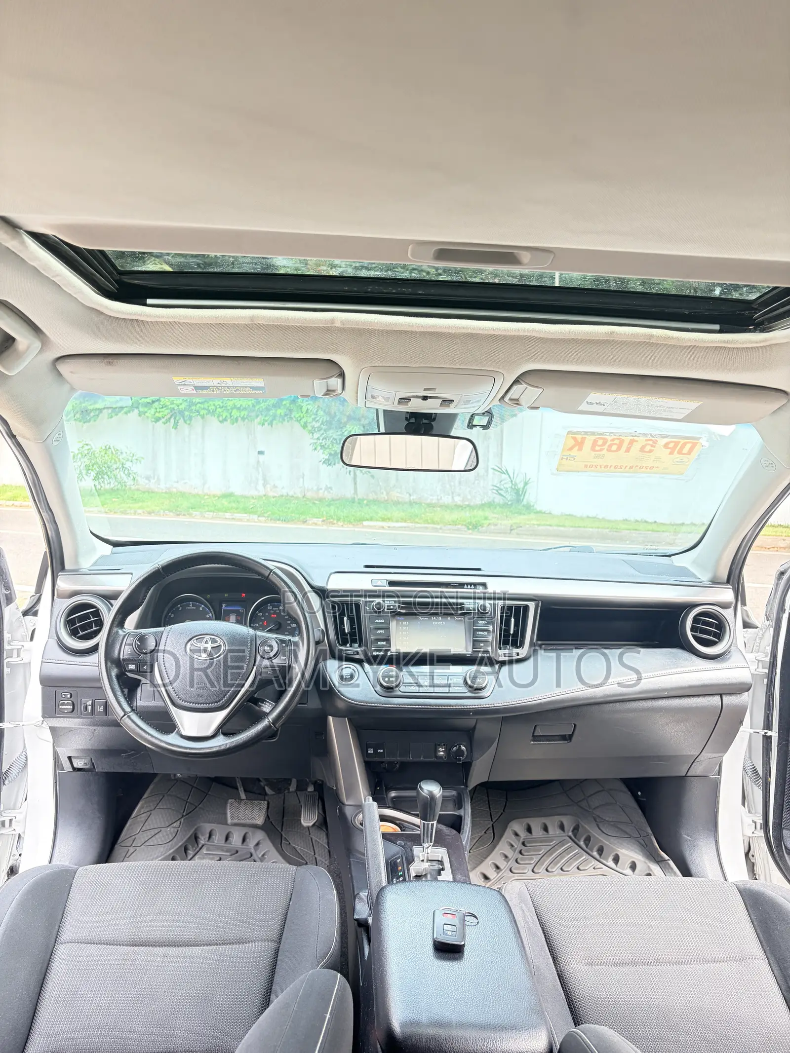 Toyota RAV4 XLE 4dr SUV AWD (2.5L 4cyl 6A) 2018 White