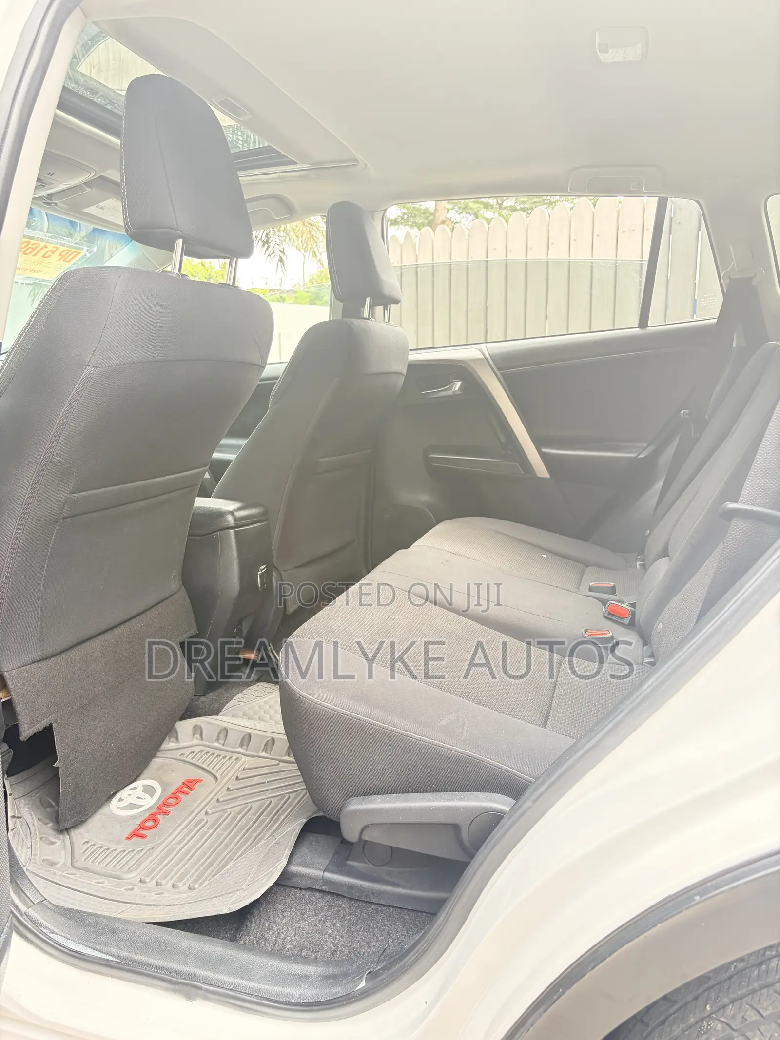 Toyota RAV4 XLE 4dr SUV AWD (2.5L 4cyl 6A) 2018 White