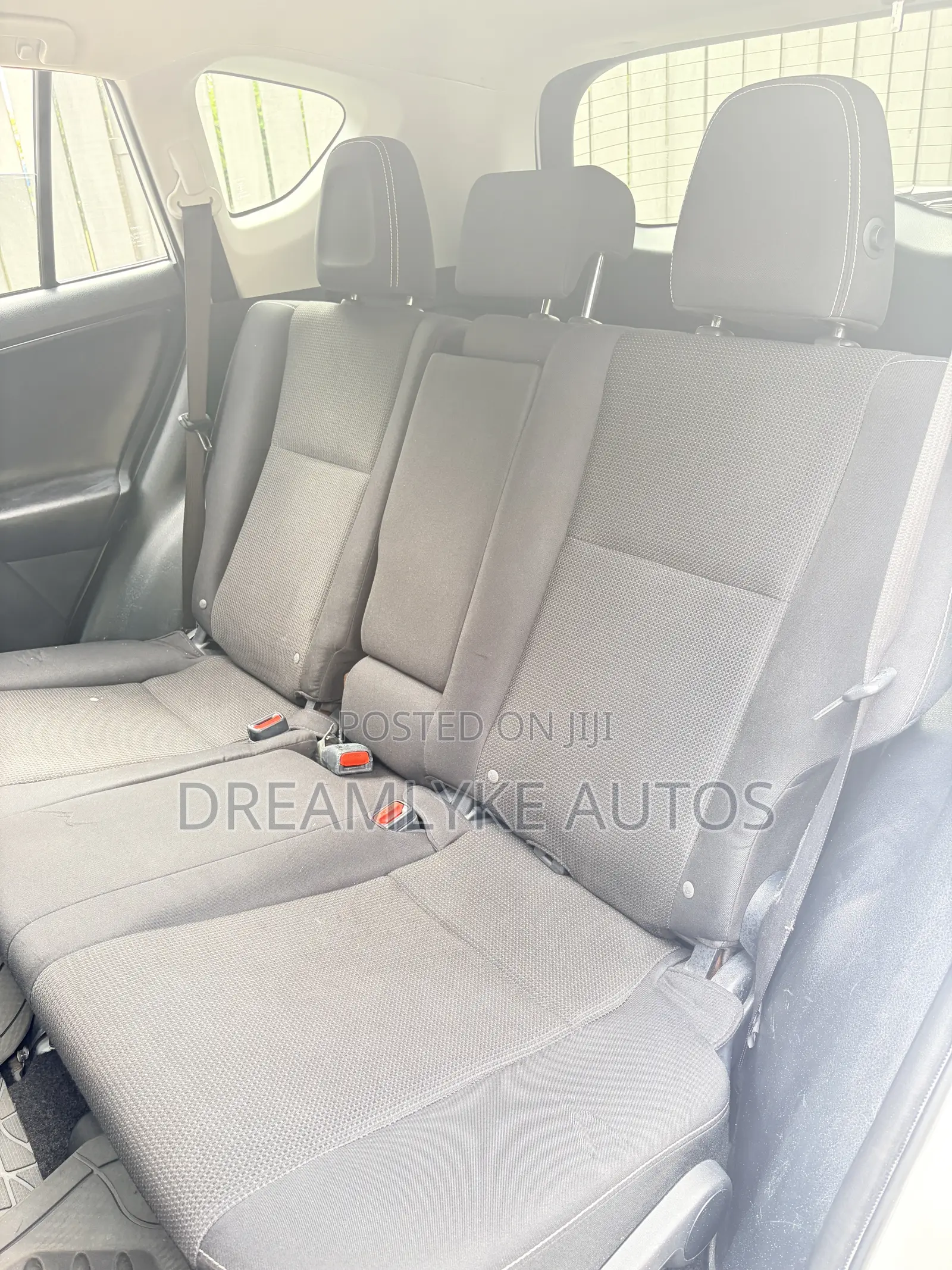 Toyota RAV4 XLE 4dr SUV AWD (2.5L 4cyl 6A) 2018 White