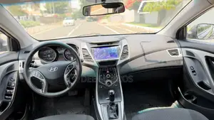 Hyundai Elantra SE Sedan FWD (1.8L 4cyl 6A) 2016 Black