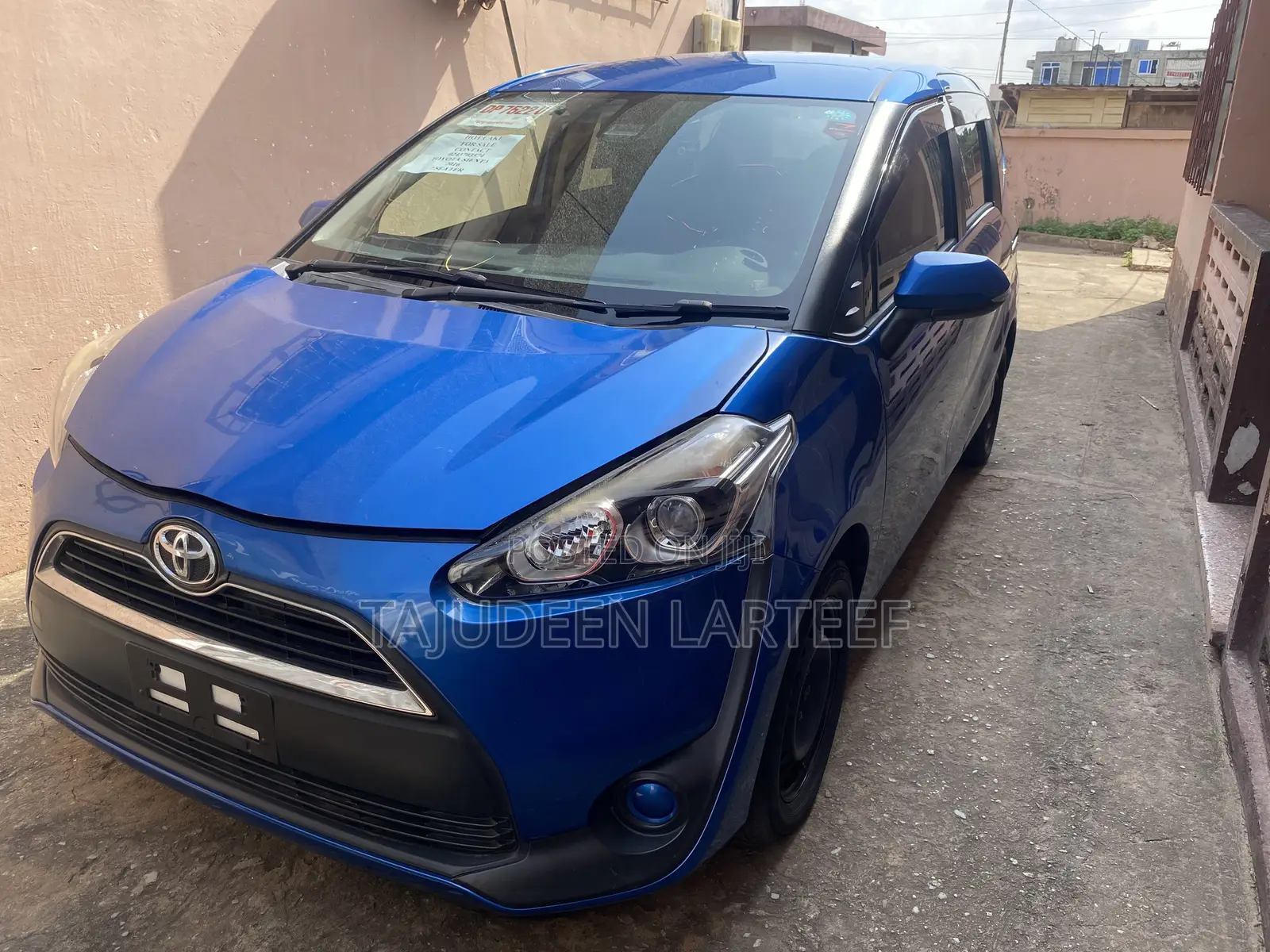 Toyota Sienta 1.5 FWD (6-seater) 2016 Blue