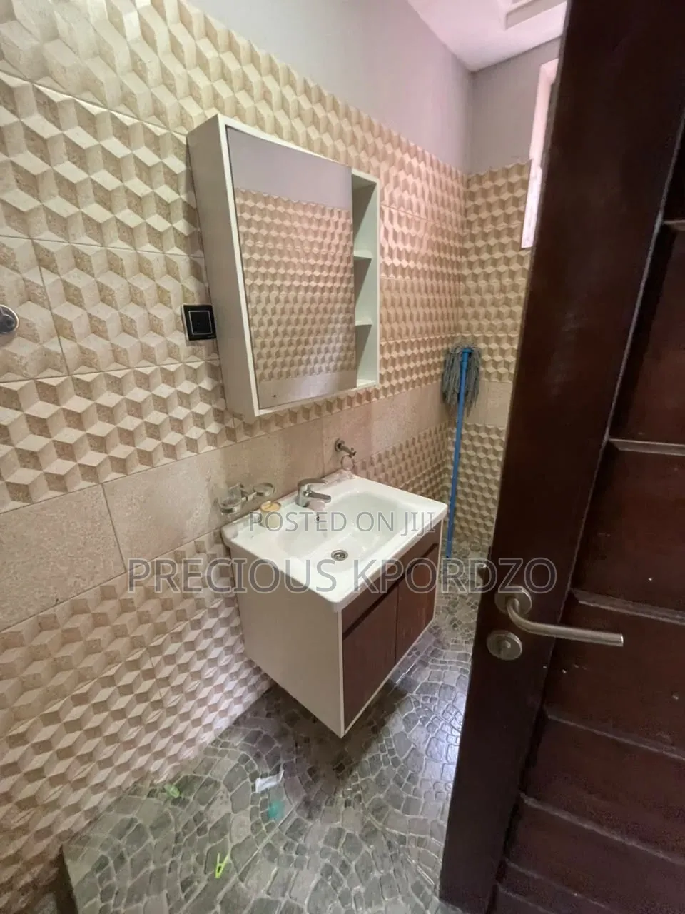2bdrm Apartment in Adenta Commandos for rent