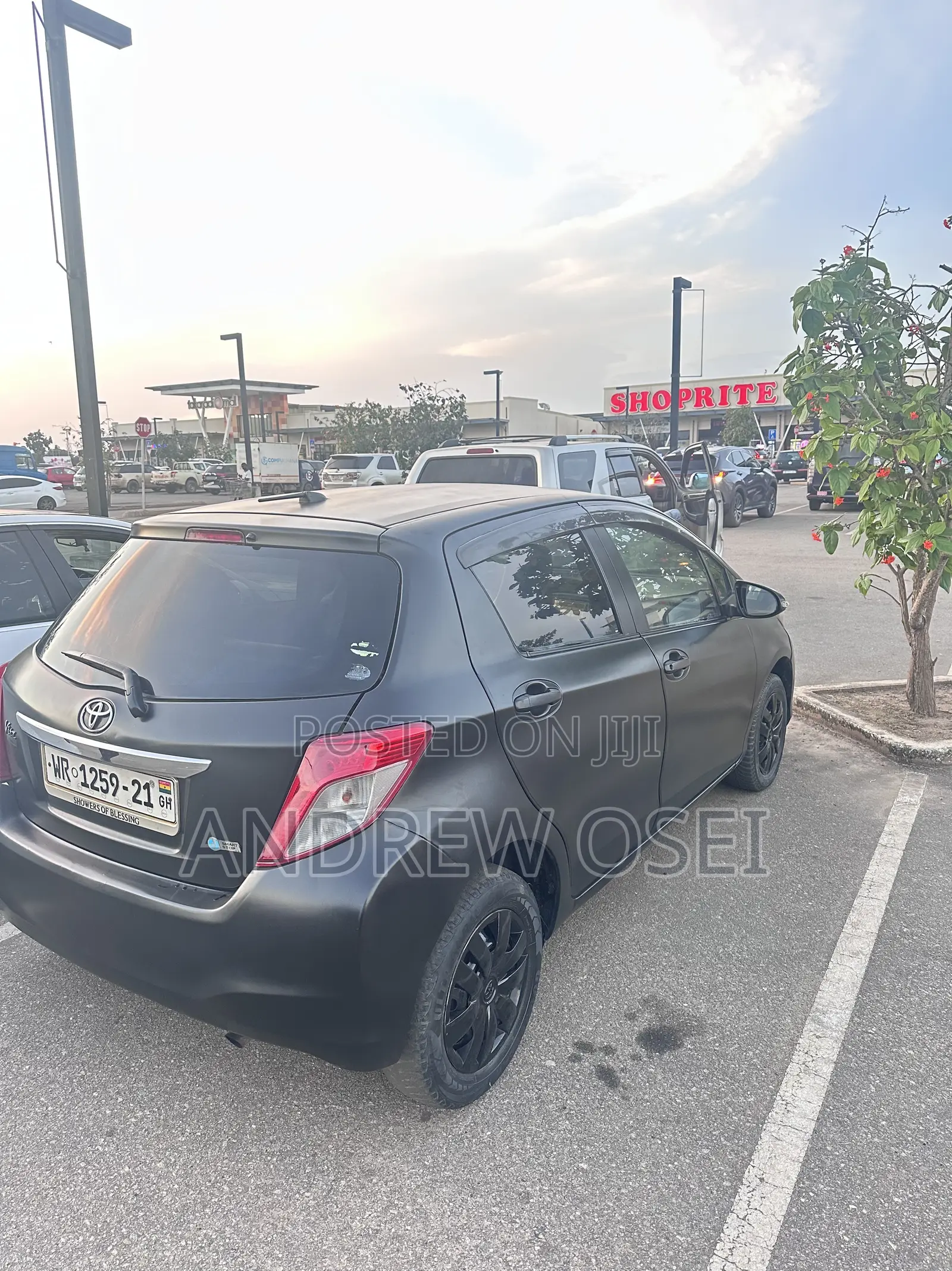Toyota Vitz 1.3 FWD 3dr 2011 Black