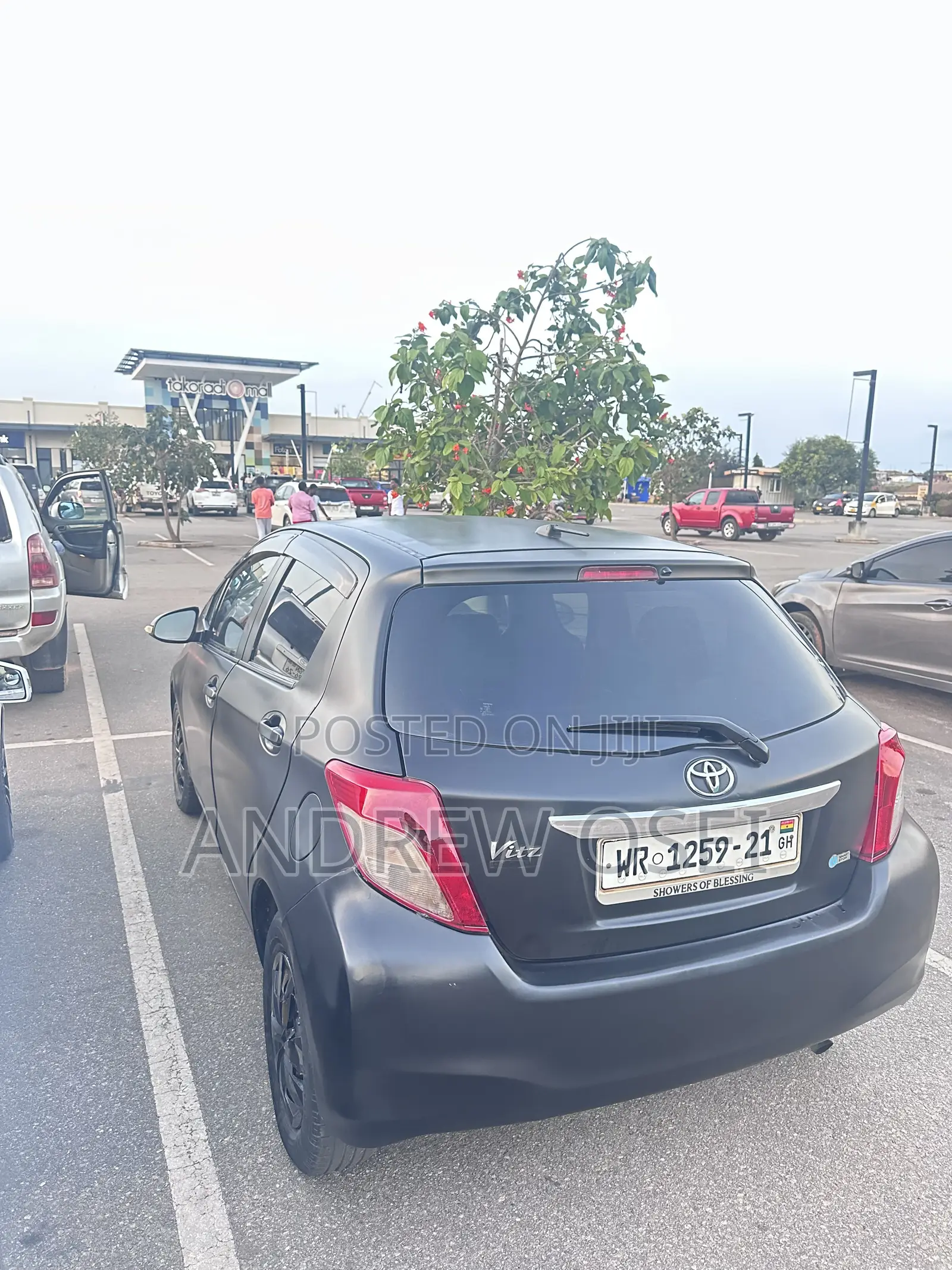 Toyota Vitz 1.3 FWD 3dr 2011 Black