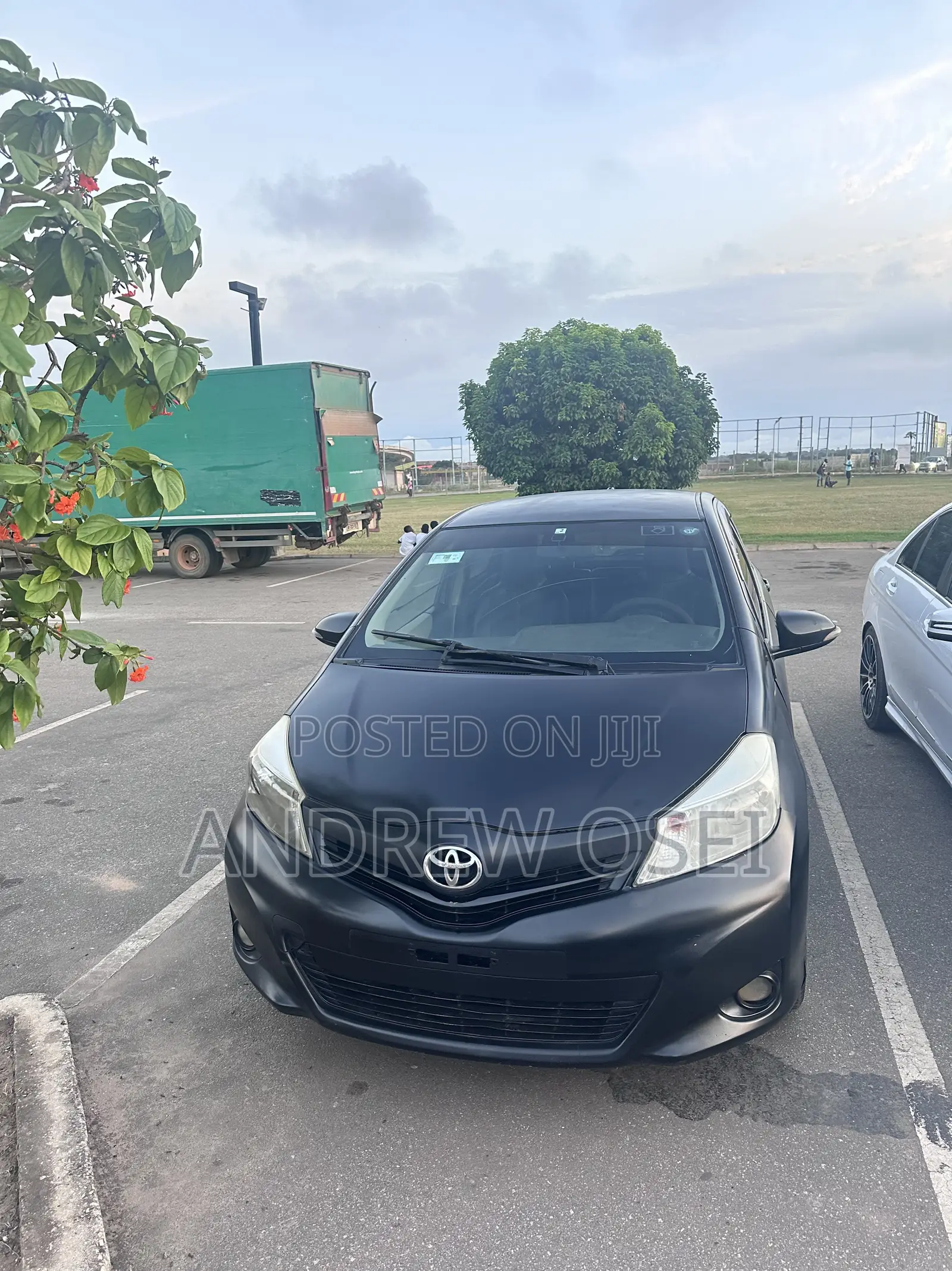 Toyota Vitz 1.3 FWD 3dr 2011 Black