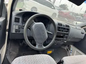 Toyota HiAce 2002 White