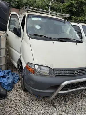 Toyota HiAce 2002 White