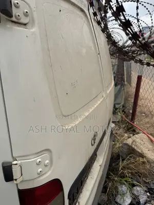 Toyota HiAce 2002 White