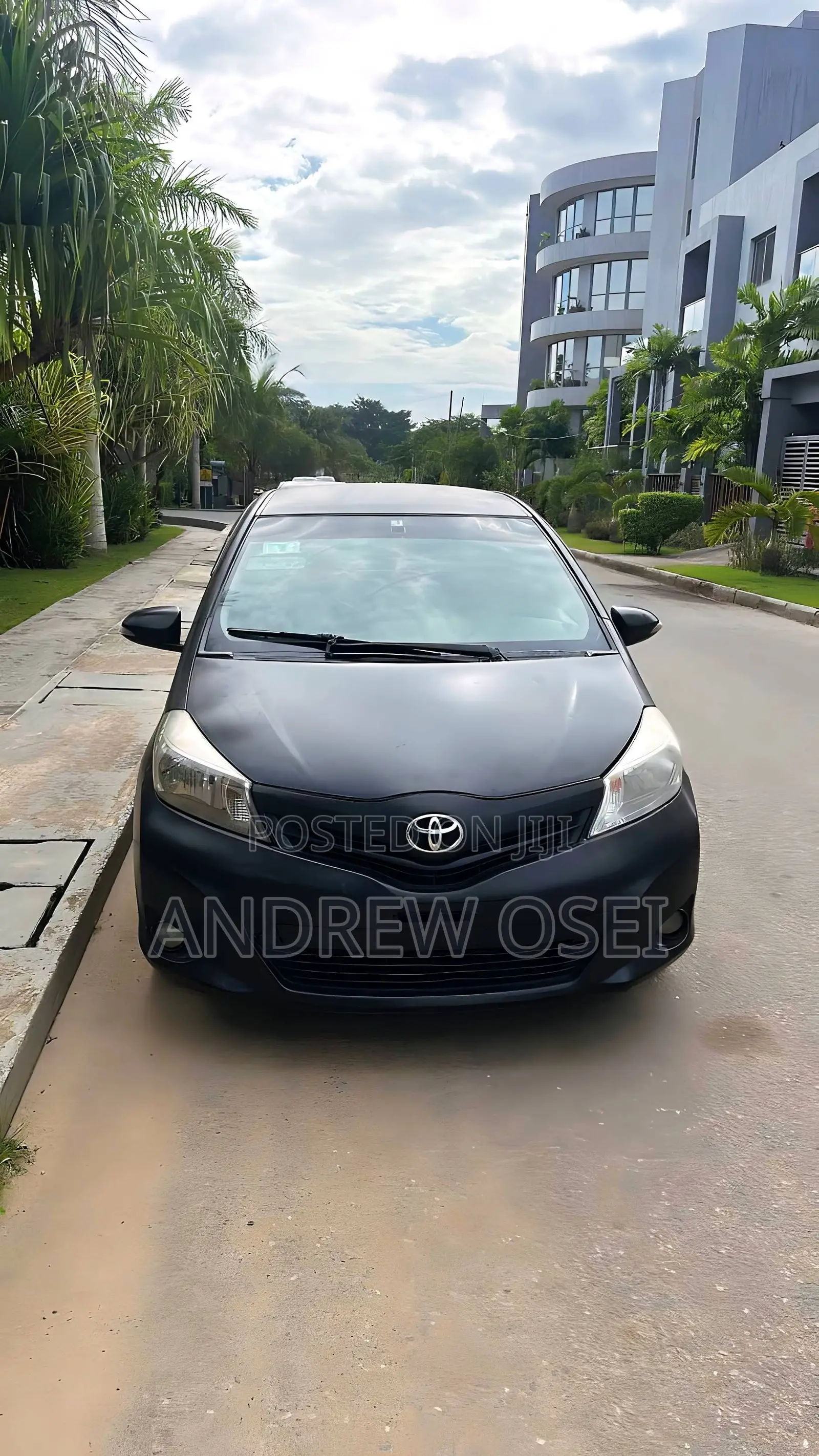 Toyota Vitz 1.3 FWD 3dr 2011 Black