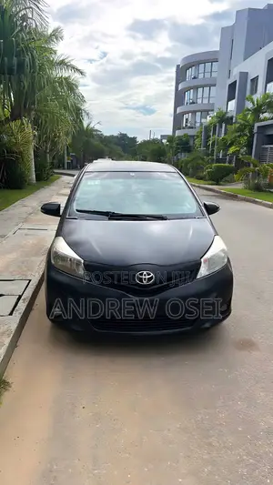 Toyota Vitz 1.3 FWD 3dr 2011 Black
