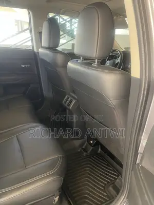 Mitsubishi Outlander GT AWC 2019 Gray