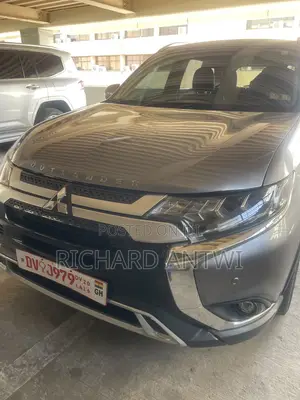Mitsubishi Outlander GT AWC 2019 Gray