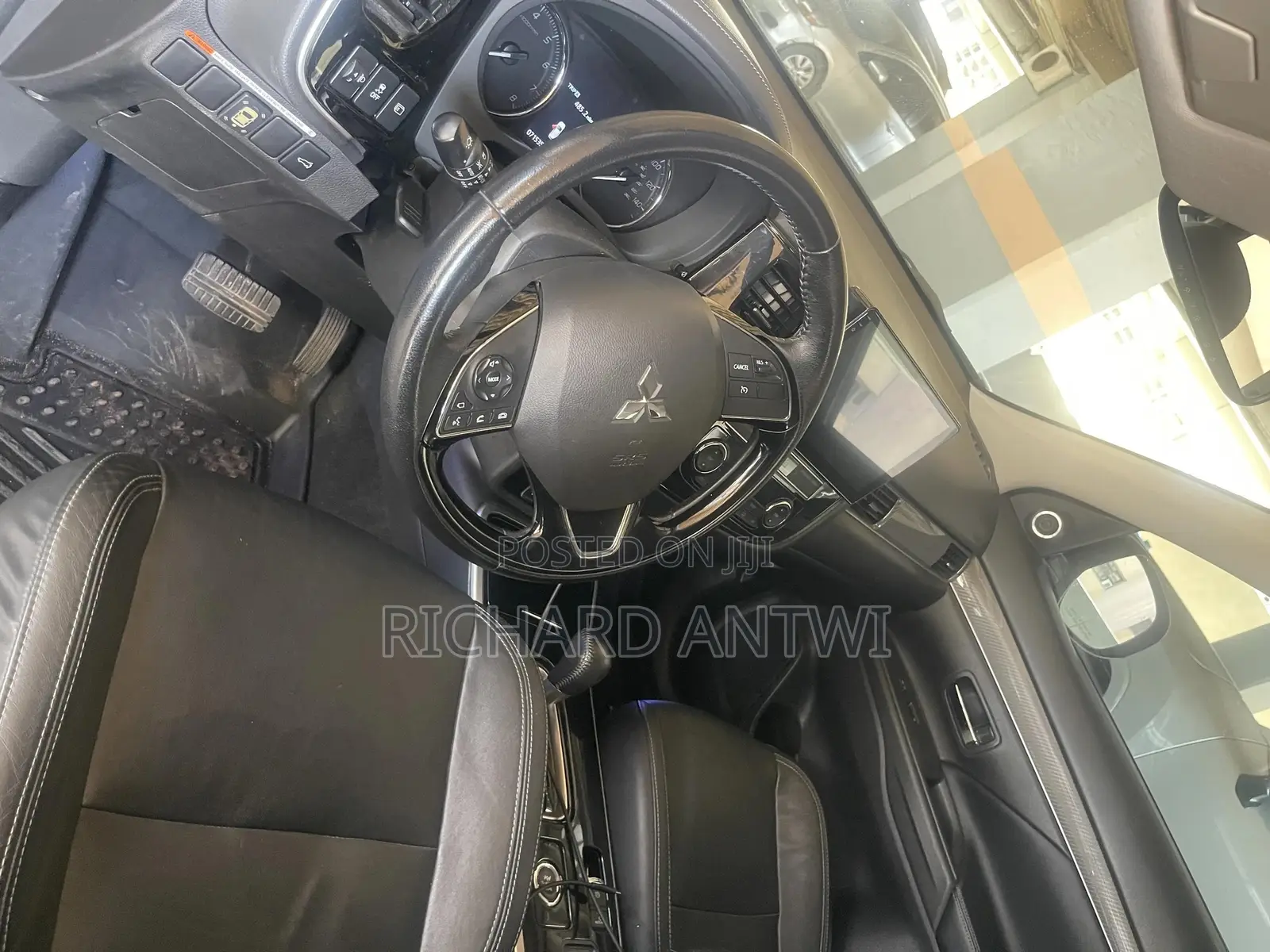 Mitsubishi Outlander GT AWC 2019 Gray