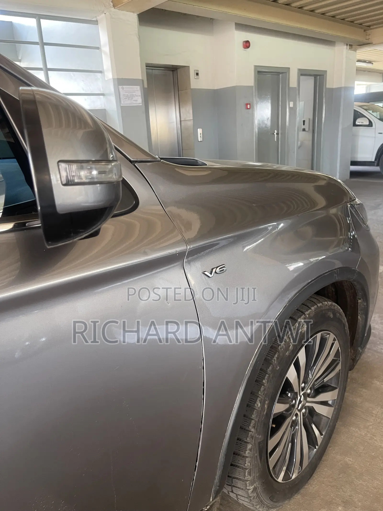 Mitsubishi Outlander GT AWC 2019 Gray