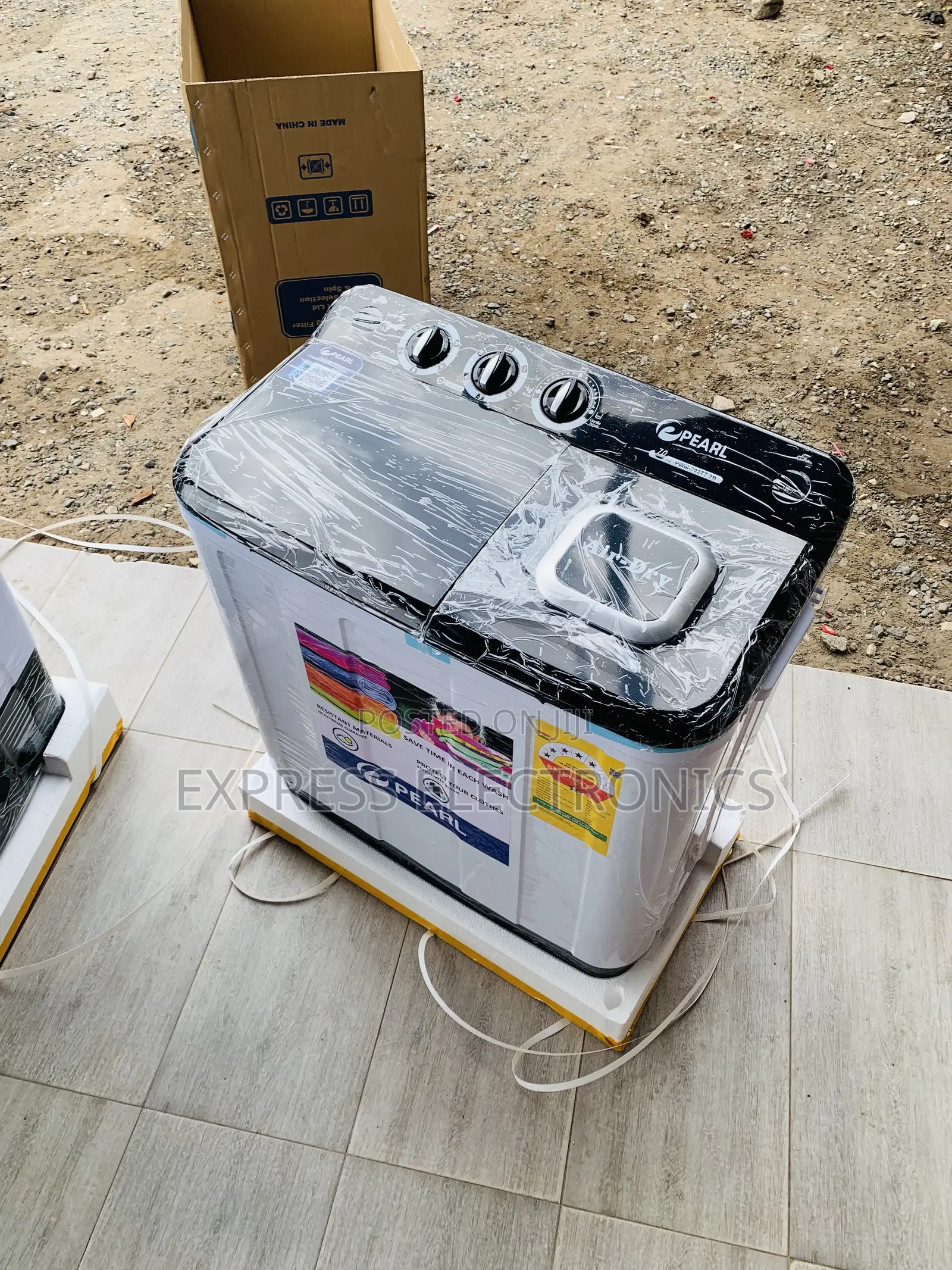 Ultra Modern Sleek 7kg Topload Twintub Semi Automatic Pearl White