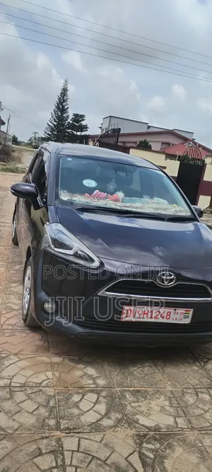 Toyota Sienta 1.5 FWD (6-seater) 2017 Purple