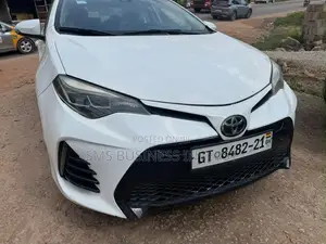 Toyota Corolla LE 4dr Sedan (1.8L 4cyl CVT) 2017 White