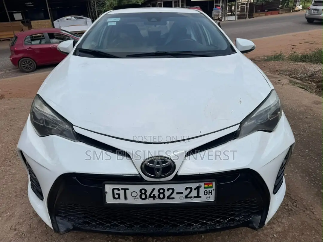 Toyota Corolla LE 4dr Sedan (1.8L 4cyl CVT) 2017 White