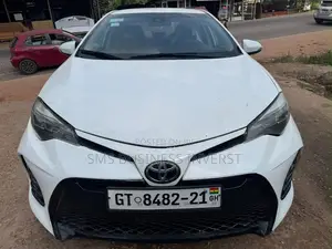 Toyota Corolla LE 4dr Sedan (1.8L 4cyl CVT) 2017 White